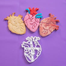 Carica l'immagine nel visualizzatore di Gallery, Formina Cuore ( per taglia dolci )