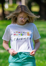 Carica l'immagine nel visualizzatore di Gallery, T-shirt Friends