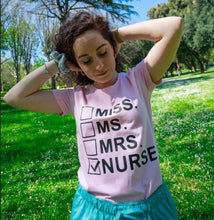 Carica l'immagine nel visualizzatore di Gallery, T-shirt Nurse