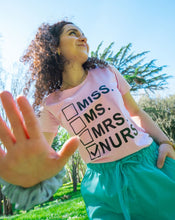 Carica l'immagine nel visualizzatore di Gallery, T-shirt Nurse