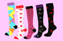 Carica l'immagine nel visualizzatore di Gallery, Kit calze compressive funny S/M