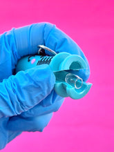 Carica l&#39;immagine nel visualizzatore di Gallery, Rompi fialetta SILICONE turchese ( portachiavi )
