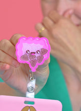 Carica l&#39;immagine nel visualizzatore di Gallery, Portabadge animato Intestino
