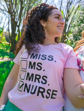 Carica l&#39;immagine nel visualizzatore di Gallery, T-shirt Nurse

