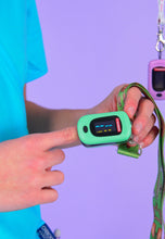 Carica l&#39;immagine nel visualizzatore di Gallery, Saturimetro Verde menta Oxy 4
