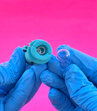 Carica l&#39;immagine nel visualizzatore di Gallery, Rompi fialetta SILICONE turchese ( portachiavi )
