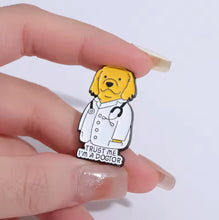 Carica l'immagine nel visualizzatore di Gallery, Spilla Dogtor
